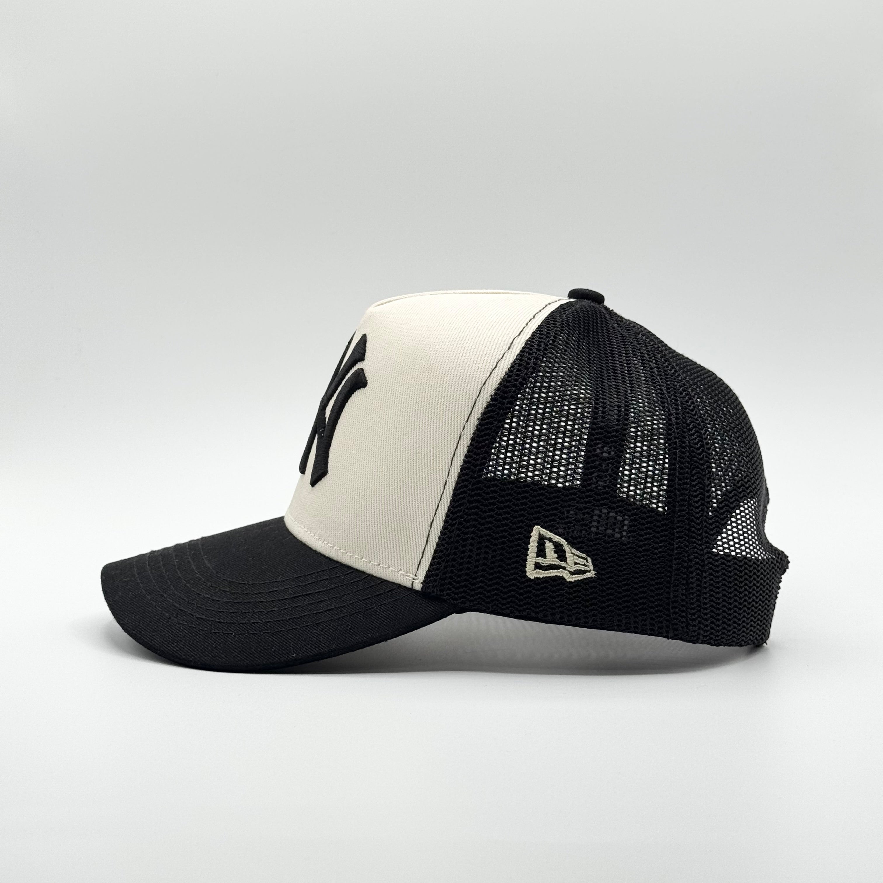 NEW YORK YANKEES TRUCKER NEGRO / NEGRO