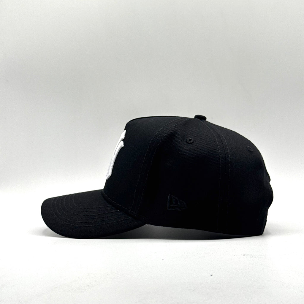 NEW YORK YANKEES BLACK LOGO BLANCO