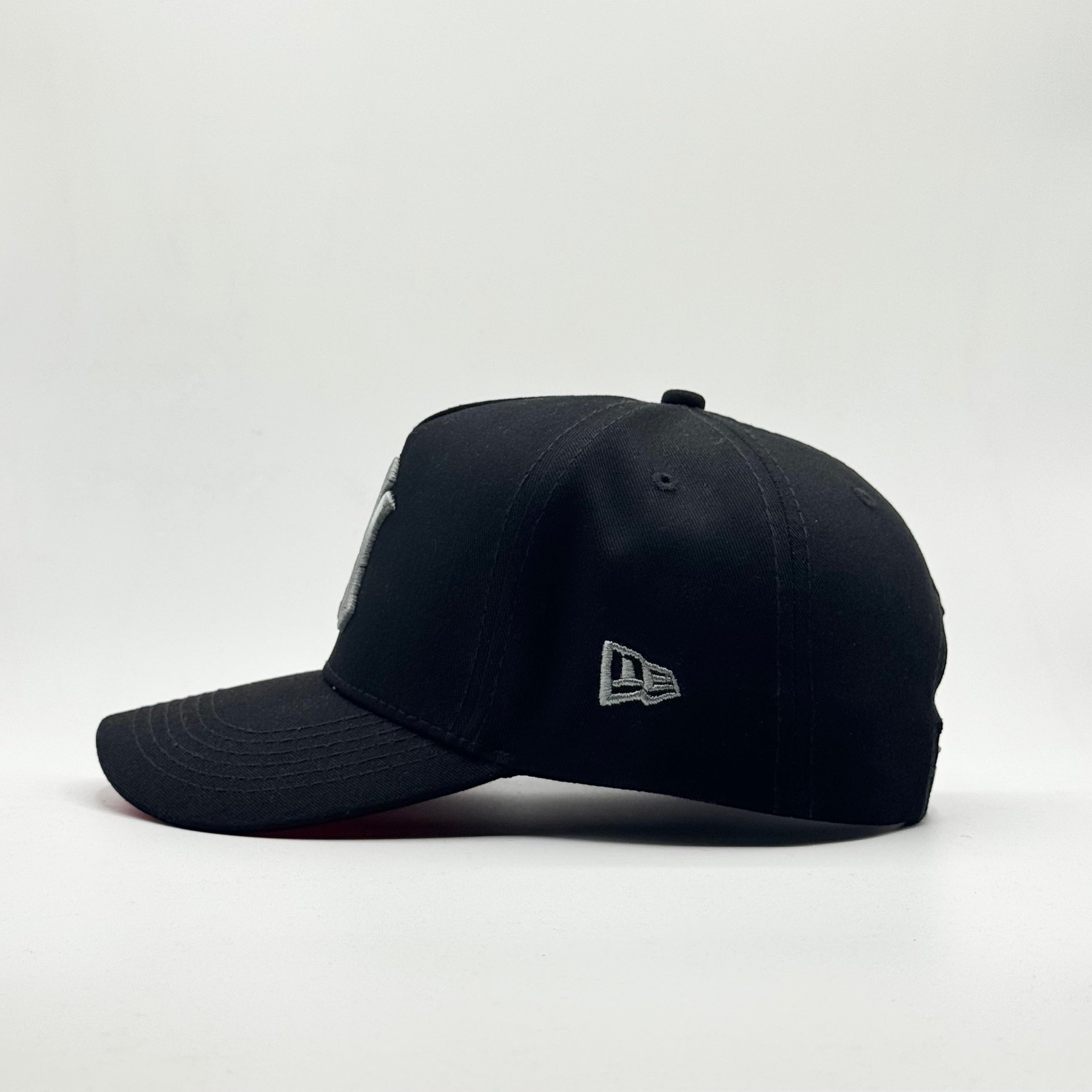 NEW YORK YANKEES BLACK LOGO GRIS