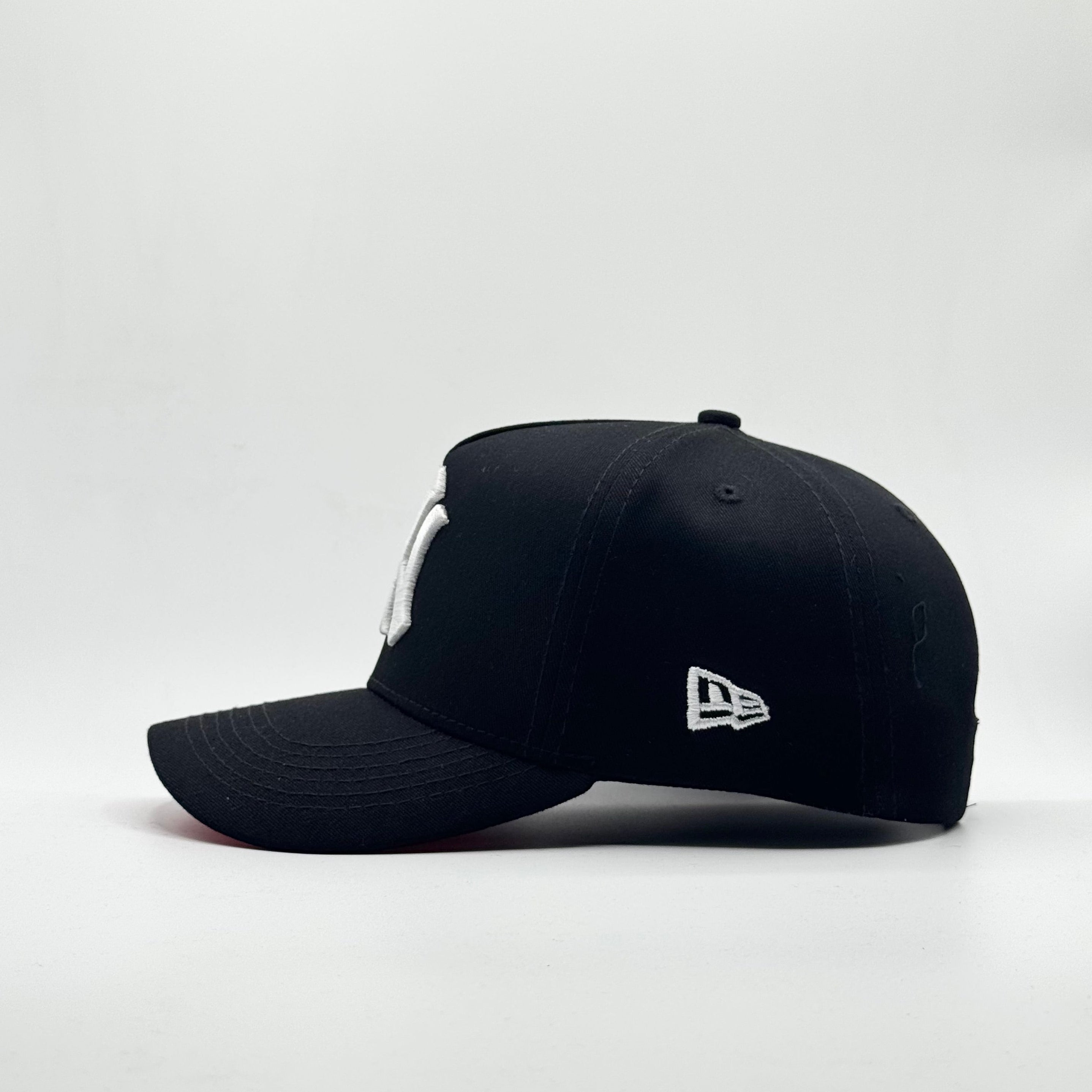 NEW YORK YANKEES BLACK LOGO BLANCO