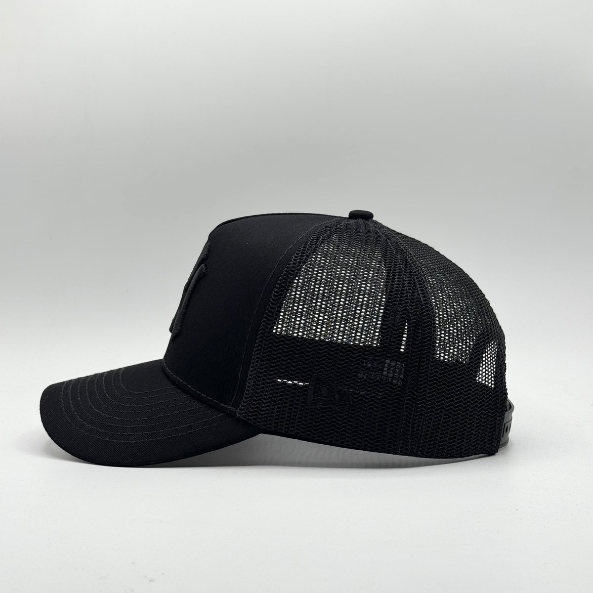 NEW YORK YANKEES TRUCKER BLACK